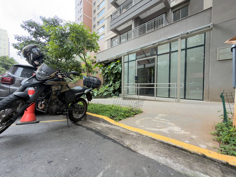[GA 125] Apê com AR próx. Allianz e Hosp. Einstein